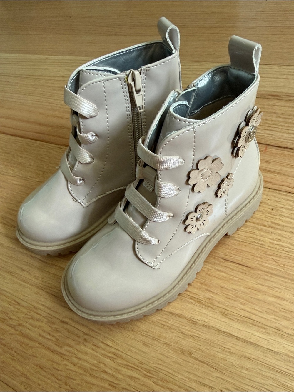 NWOT Jessica Simpson Kids Glossy Floral Cream Daria Shay Boots